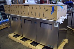 TSSU-72-30M-B-ST-HC 72" Mega Top Sandwich/Salad Prep Table